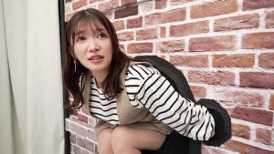 デカ尻美人妻限定！外したら即ハメ中出し壁尻スタイルDE利きバイブチャレンジ！ 極太バイブで膣奥を刺激されスケベ尻丸出しイキ潮噴射が止まらない！！～ちさと編～ ｜1king00287