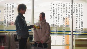 美人パートさんと客がいない3分くらいの間でも店内でインスタント不倫するコンビニ深夜バイト 美咲かんな ｜1moon00005