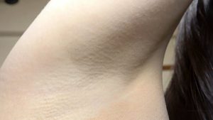 桂木春香 濡れてテカってピッタリ密着 神競泳水着 可愛い女子の競泳水着姿をじっとりと堪能！着替え盗撮から始まり貧乳から巨乳にパイパン、ハミ毛、ジョリワキ等のフェチ接写やローションソーププレイや競泳水着ぶっかけ等を完全着衣で楽しむAV ｜1okk00073