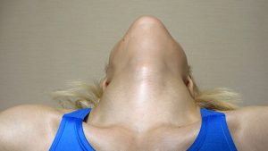 雨宮凛 濡れてテカってピッタリ密着 神競泳水着 可愛い女子の競泳水着姿をじっとりと堪能！着替え盗撮から始まり貧乳から巨乳にパイパン、ハミ毛、ジョリワキ等のフェチ接写やローションソーププレイや競泳水着ぶっかけ等を完全着衣で楽しむAV ｜1okk00089