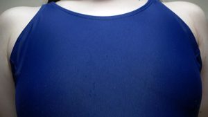 美雲そら 濡れてテカってピッタリ密着 神スク水 可愛い女子のスクール水着姿をじっとりと堪能！着替え盗撮から始まり貧乳から巨乳にパイパン、ハミ毛、ジョリワキ等のフェチ接写やローションソーププレイやスク水ぶっかけ等を完全着衣で楽しむAV ｜1oks00172