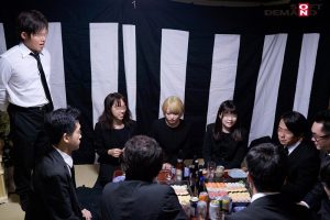 法事で7年ぶりに再会した同級生たちに酔わされ輪●された金髪喪服ギャル ｜1sdam00039