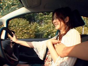 本当は駄目な運転する人妻の乳もみ ｜422mama00038