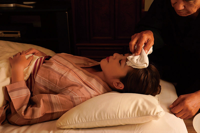 資産家の義父と嫁 君塚ひなた ｜h_237nacr00653