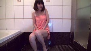 おしっこ我慢観察 おしっこ我慢限界の果てにオマ○コをおっぴろげ放尿姿を晒す女たち！！ ｜h_897ram00143