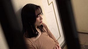 夫婦ゲンカで家を飛び出した隣の奥さんに貸してあげたワイシャツの隙間から見える乳首＆パンチラの誘惑に負けて薄壁一枚を隔てたご近所不倫 ｜mdbk00305