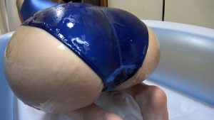 百永さりな 濡れてテカってピッタリ密着 神競泳水着 可愛い女子の競泳水着姿をじっとりと堪能！着替え盗撮から始まり貧乳から巨乳にパイパン、ハミ毛、ジョリワキ等のフェチ接写やローションソーププレイや競泳水着ぶっかけ等を完全着衣で楽しむAV ｜1okk00071