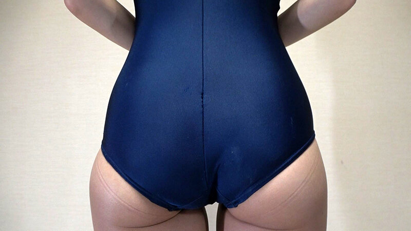 雨宮あや花 濡れてテカってピッタリ密着 神スク水 可愛い女子のスクール水着姿をじっとりと堪能！着替え盗撮から始まり貧乳から巨乳にパイパン、ハミ毛、ジョリワキ等のフェチ接写やローションソーププレイやスク水ぶっかけ等を完全着衣で楽しむAV ｜1oks00180