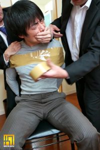 媚薬漬け親子丼～家族が犯●れても気が付かないくらい媚薬漬けにされた母娘～ 篠田あゆみ 優姫ひかり ｜h_1067bkkg00023