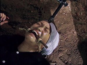 人間の正常な感覚を狂わせる… 戦地のエロス ｜h_1300dps00059