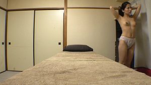 媚薬オイルマッサージ 痴●盗撮＆中出し素人娘VOL.52 超強力媚薬を配合したマッサージオイルを施術中に知らずに塗りこまれたオンナは、身体の火照りに驚き、チ○ポを欲しがる自分に戸惑い、垂れ出したマン汁に恥ずかしがりながらも生ハメ中出しまで欲してしまう！ ｜h_1342nsm00052