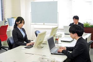 「性」上納された愛妻 取引先のお偉方に身体の隅々までしつこく何度もイジられ挿れられ性接待させられました… 黒島玲衣 ｜ngod00295