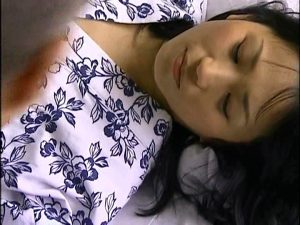母の乱れた裸身 祖父の竿をしゃぶる母/父にあそこを舐められている母/自分であそこをこすっている母/祖父に犯●れてしまった母 ｜h_066fax00335