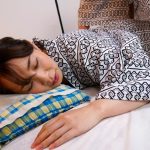 寝取られ社員旅行 女上司と一発ヤリたがる部下達にどんどん飲まされ泥●した妻 僕とビデオ通話してる最中に中出しされていたなんて… 成宮いろは ｜mrss00050