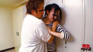 あのうるさいクソババア犯してやる！注意された腹いせに不良男子○校生にレ●プされたPTA役員のお母さん 「まだ、おばちゃん生理あるの、赤ちゃんできちゃうから外に出して～」 ｜tura00061