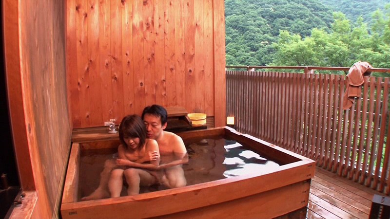 もう離婚しても構わない…夫婦水入らずの温泉旅行中に 旦那に隠れてするこっそり感がヤバイ…母乳噴出3SEX 綺麗な乳房からあふれ出す母乳 最終章 久保田結衣 23歳 ｜1sdnm00009