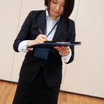 SOD女子社員 中途入社宣伝部 2年目 綾瀬麻衣子 挿入待ちの大行列！1対20の若手男優実力テストで激イキSEX大乱交 ｜1sdjs00026