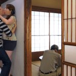 豊満エロボディの美熟女が理性と快感の間で揺れ堕ちて淫靡に乱れる中出しSEX！ ｜h_1724m887g00002