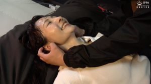 「捕えられ奥さんの私服四肢拘束くすぐり」新レーベル MK5（マジでくすぐる5秒前） Vol.2 素人妻マナミ 1 ｜h_1416ad01834