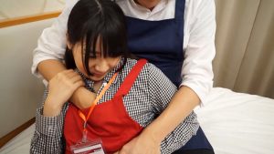 この地味な奥様、旦那がギャンブルクズで人生悲しくなっているという。そんな奥様救済セックスの撮影を…。地味だった奥様がストレス発散のエロビッチプレイに沼る！ ｜h_1724a100b00006