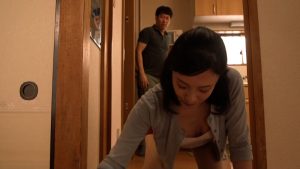 未亡人で美しい義母の色香に狂った娘婿！欲求不満の熟れた躰を持て余す禁断の情事！ ｜h_1724a109g00001