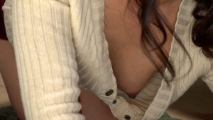 父の再婚相手の義母が服のすき間から覗かせる乳房がエロ過ぎて！そんな母の痴態を目撃したら限界突破の生ハメ、中出しSEX！ ｜h_1724a111g00004
