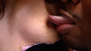 黒人2人組にTV番組の撮影とナンパされた熟女は独り身の欲求不満！？期待通りの極太黒人マラに性欲爆発3P乱交SEX ｜h_1724m00933g12