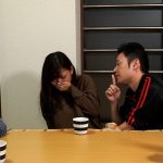 若い頃のキラキラした恋愛を夢見る奥さんは昔好きだった彼にドキドキ！旦那の横で声を潜めてキラキラSEX！ ｜h_1724m867g00003