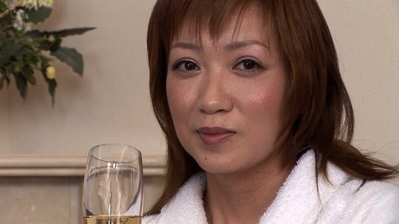 人妻さんは欲求不満！お見合いパーティーで見つけたセックスパートナーと一期一会の乱交SEX！ ｜h_1724v053i00005