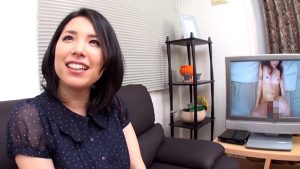 街行く清楚な雰囲気の美人奥様をナンパ！夫婦生活のちょっとエッチな質問とAV鑑賞させたら…。むっつり奥様と乱交SEX！ ｜h_1724a132f00006