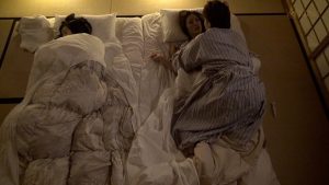街で見かけた母娘に声を掛け番組撮影と宿泊付きロケにご協力頂き、宿泊先で娘の前でお母さんと快楽SEX！ ｜h_1724m803g00006