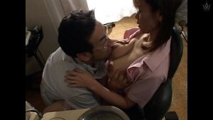 関東近県の駅前の小さな歯科医院のスケベな二人の看護師と先生の昭和官能ドラマ！ ｜h_1724p042g00002