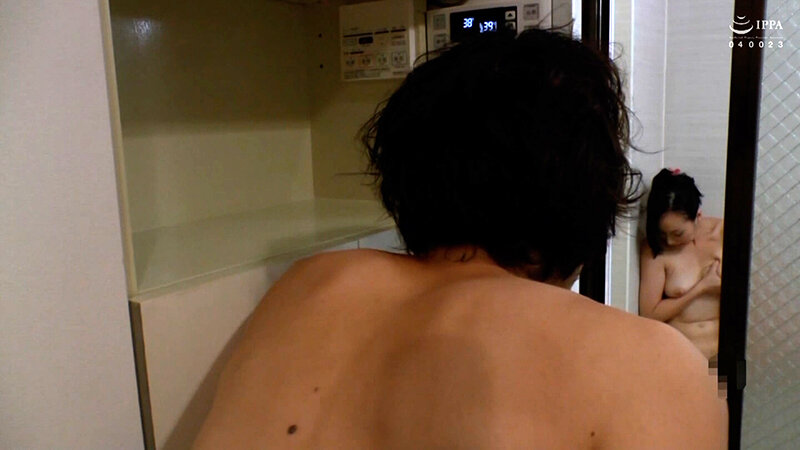 愚息の部屋で熟女AVを見て欲情する母のオナニーを見て勃起する愚息!欲求不満解消の禁断のSEX。 |h_1724p149f00007